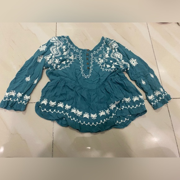 Forever 21 Women’s Teal Embroidered Flora Blouse Top Sz S Button Front - Picture 1 of 3